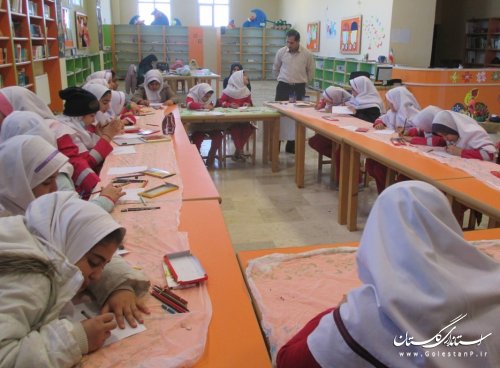 ثبت خاطرات روزهای خوش پیروزی در تمبرهای ساخته ی دست کودکان بندرگزی