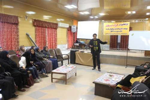 آموزش فرزند پروری ویژه مددکاران واعضای گروههای همیار زنان سرپرست خانوار استان
