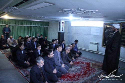 حضور و اقامه نماز جماعت دانش آموزان دبیرستان شاهد پسران در فرمانداری گرگان