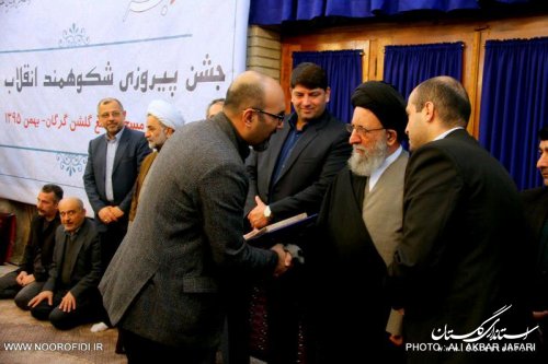 ديدار جمعي از جوانان استان با آيت الله نورمفيدي 