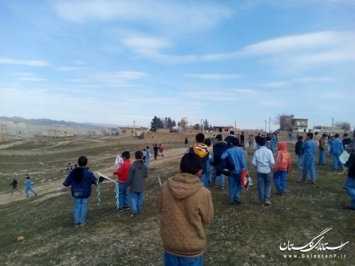 کودکان و نوجوانان شهرستان مراوه تپه هم زمان با پرواز بادبادک ها همسفر باد شدند