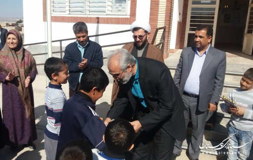 دانش آموزان مدارس حاشيه شهر از نعمت كتاب برخوردار شدند
