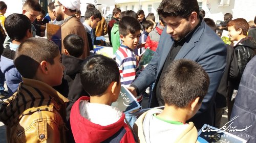 دانش آموزان مدارس حاشيه شهر از نعمت كتاب برخوردار شدند