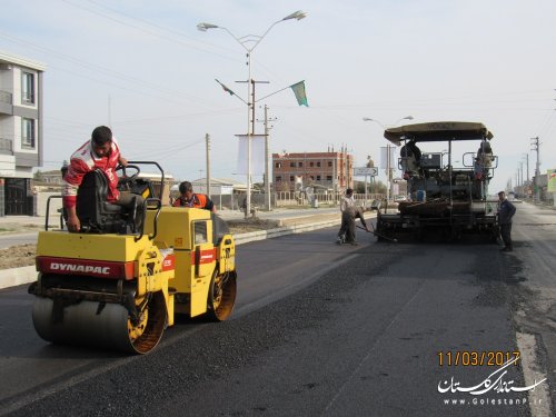 بازدید فرماندار گمیشان از اجرای آسفالت معابر سطح شهر گمیش تپه