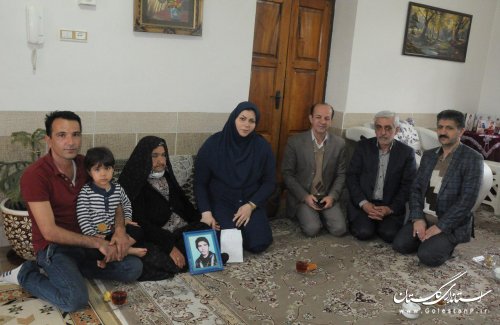 دیدار مدیر عامل شرکت آب منطقه ای گلستان با مادر سه شهید گرانقدر