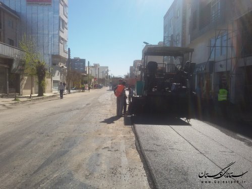 آغاز روکش آسفالت خیابان مدرس گنبد کاووس