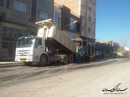 آغاز روکش آسفالت خیابان مدرس گنبد کاووس