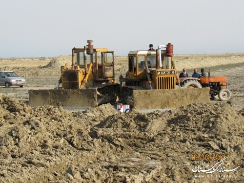 بازدید فرماندار گمیشان از کانال آبرسان و زهکش اصلی لاین 1 و 2سایت میگو