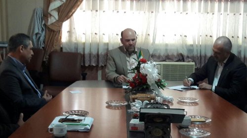 برگزاری نشست جمعی از نمایندگان کارخانجات شهرستان ترکمن با فرماندار