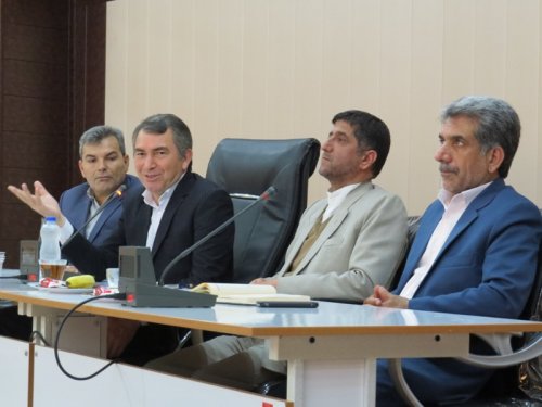نشست صمیمی فرماندار با کارکنان فرمانداری و بخشداری های تابعه