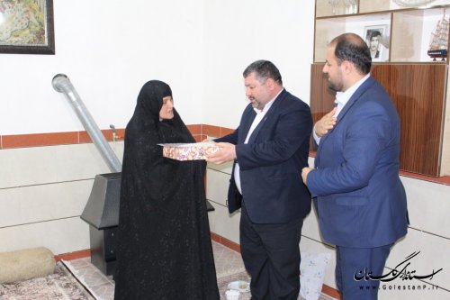 دیدار فرماندار آزادشهر با خانواده شهدا و جانبازان کارگری