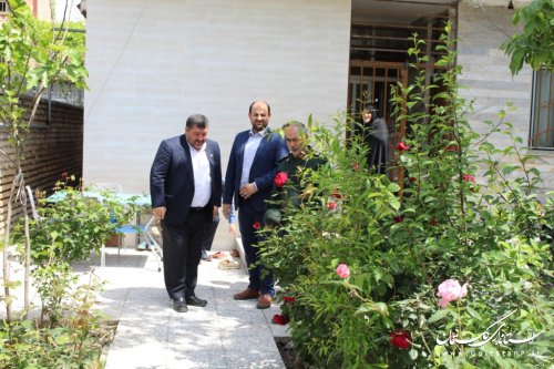دیدار فرماندار آزادشهر با خانواده شهدا و جانبازان کارگری