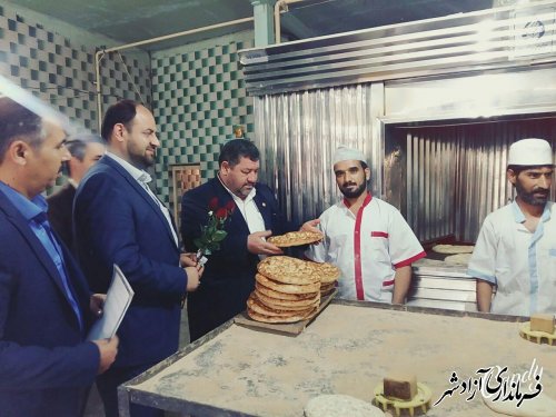 تجلیل از کارگران نانوایی های سطح شهرستان آزادشهر توسط فرماندار
