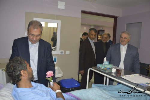 عیادت استاندار و وزرای تعاون، کار و رفاه اجتماعی و صنعت، معدن و تجارت از مصدومان