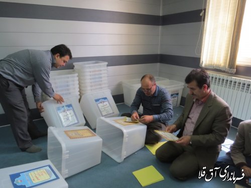 بازدید رئیس ستاد انتخابات شهرستان آق قلا از نحوه آماده سازی صندوق های اخذ رای