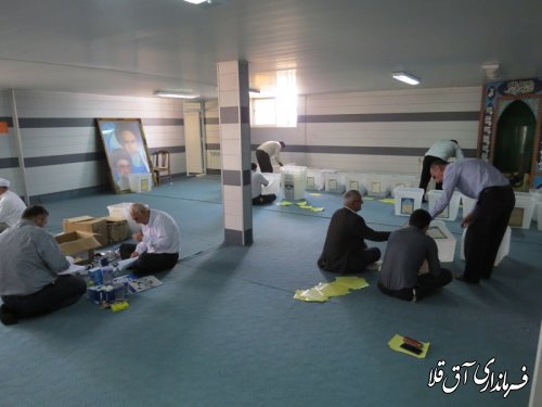 بازدید رئیس ستاد انتخابات شهرستان آق قلا از نحوه آماده سازی صندوق های اخذ رای