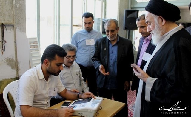 آیت الله حسینی شاهرودی رای خود را به صندوق انداخت