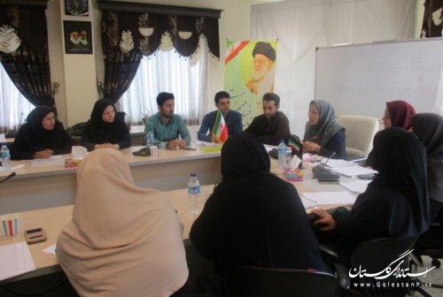 آشنایی مربیان کانون گلستان با اصول و فنون برنامه ریزی فعالیت های فرهنگی و هنری 