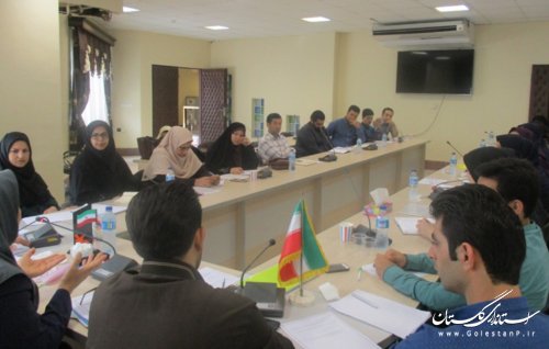 آشنایی مربیان کانون گلستان با اصول و فنون برنامه ریزی فعالیت های فرهنگی و هنری 
