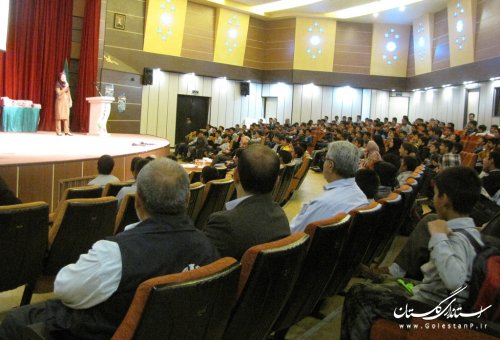 در آيين اختتاميه نمايش سيار از برگزيدگان طرح كودكان ايمن تجليل شد