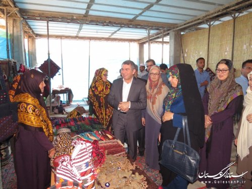 نمایشگاه صنایع دستی هنرمندان در روستای کرد بخش مرکزی شهرستان آق قلا افتتاح شد