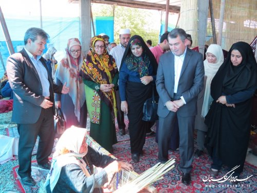 نمایشگاه صنایع دستی هنرمندان در روستای کرد بخش مرکزی شهرستان آق قلا افتتاح شد