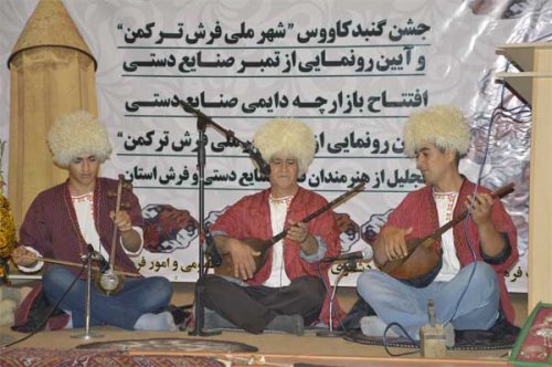 توجه بیشتر به حوزه صنایع دستی کمک به ایجاد اشتغال و رونق کسب و درآمد برای هنرمندان است