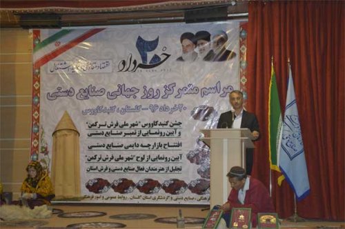 توجه بیشتر به حوزه صنایع دستی کمک به ایجاد اشتغال و رونق کسب و درآمد برای هنرمندان است