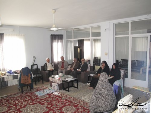 دیدار مدیرکل بانوان گلستان با خانواده های تحت پوشش کمیته امداد امام خمینی(ره) استان