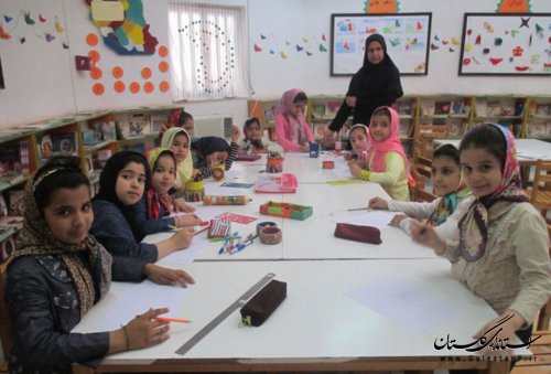 بازدید کودکان و نوجوانان آزادشهری از نمایشگاه سفیران الهی کانون