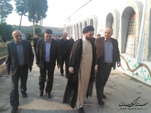 دیدار چهره به چهره رییس کل دادگستری استان گلستان و تعداد کثیری از قضات و مسئولان دستگاههای قضایی غرب استان گلستان با مددجویان به مناسبت گرامیداشت هفته