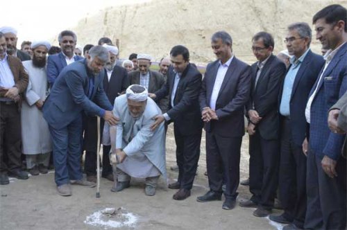 آب نمای روستای کال شور به کرند با اعتبار 2 میلیارد ریال کلنگ زنی شد