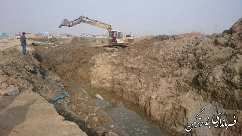 بازدید سرپرست فرمانداری از پروژه جابجایی خط لوله آب بندر ترکمن
