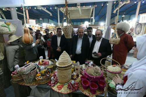 حضور استاندار گلستان در نمایشگاه توانمندی های روستاییان و عشایر کشور