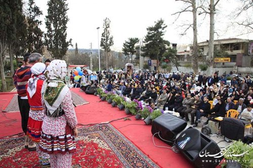 نوروزخوانی؛ آیین بهارخواهی در مرکز استان/ کارناوال نوروزخوانی در خیابان های گرگان براه افتاد