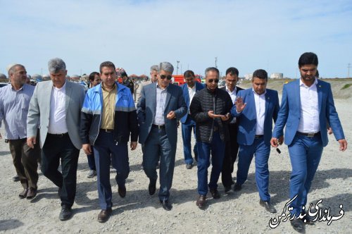 بازدید فرماندار از محوطه پارکینگ اسکله بندرترکمن
