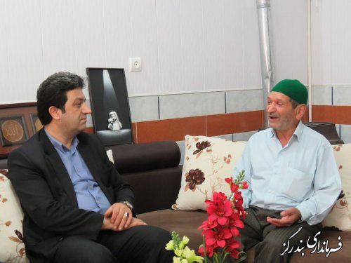 فرماندار بندرگز با یکی از مددجویان بهزیستی در شهر بندرگز دیدار کرد