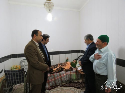 فرماندار بندرگز با یکی از مددجویان بهزیستی در شهر بندرگز دیدار کرد