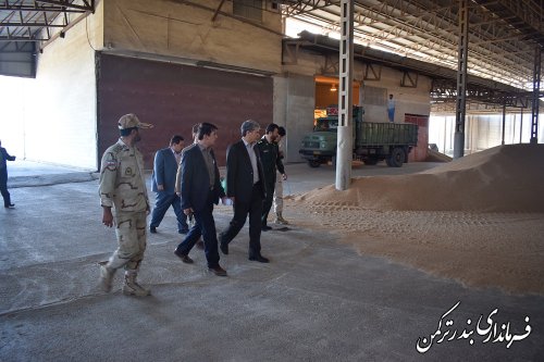بازدید فرماندار و اعضای شورای تامین شهرستان ترکمن از مراکز خرید محصولات کشاورزی شهرستان