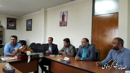 نشست  سرمایه گذاران بخش گردشگری به همراه شهردارو شورای اسلامی شهرکردکوی با فرماندارشهرستان