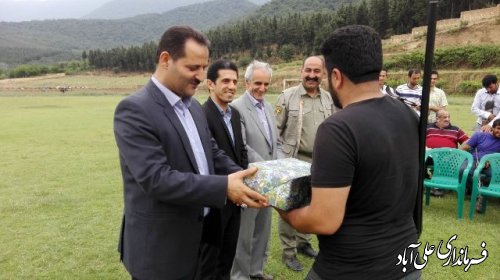 برگزاری مسابقات تیراندازی به اهداف پروازی (تراپ)باحضورفرماندار علی آباد کتول