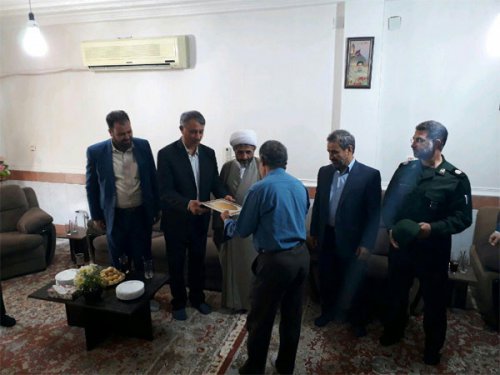 دیدار با خانواده شهدای مبارزه با مواد مخدر توسط مسئولان گنبدکاووس