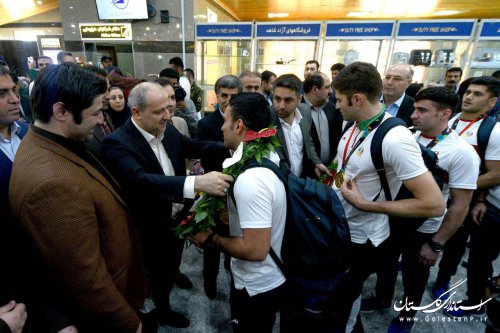 کبدی کاران ملی پوش گلستان با استقبال استاندار وارد فرودگاه بین المللی گرگان شدند