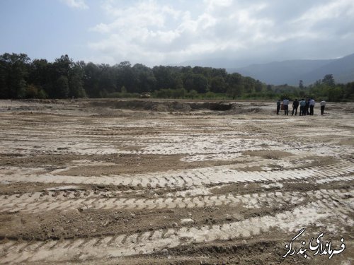 بازدید فرماندار بندرگز از عملیات اجرایی آب بندان روستای وطنا