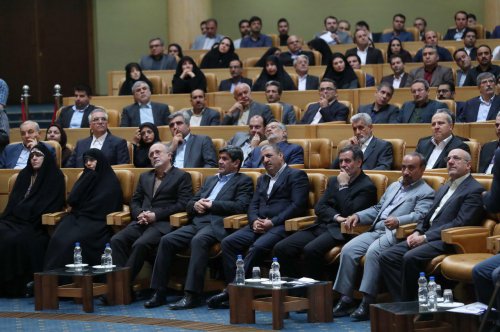 امروز جنگ، جنگ اقتصادی و تبلیغاتی است و دولت در صف مقدم این جنگ است/ بهترین الگو برای دولتمردان، شهیدان رجایی و باهنر هستند