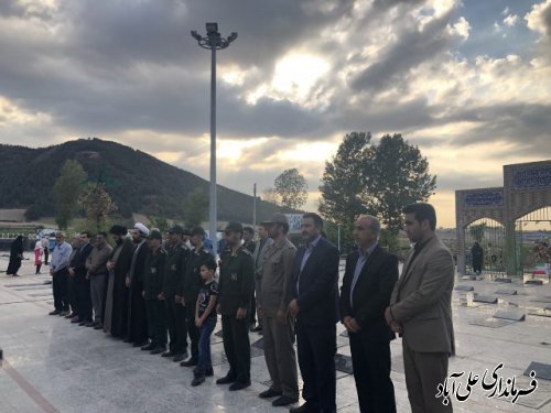 غبارروبی گلزار شهدای علی آباد کتول به مناسبت گرامیداشت هفته دفاع
