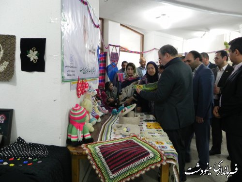 افتتاح نمایشگاه توانمندی های صنایع دستی و گردشگری شهرستان مینودشت