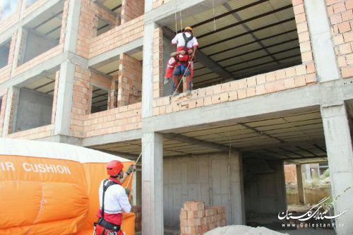 مانور اطفاء حریق و امداد و نجات در ساختمان هاي بلند مرتبه برگزار شد