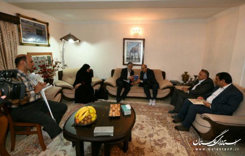دیدار وزیر فرهنگ و ارشاد اسلامی و استاندار با یک هنرمند جانباز و یک پژوهشگر گلستانی