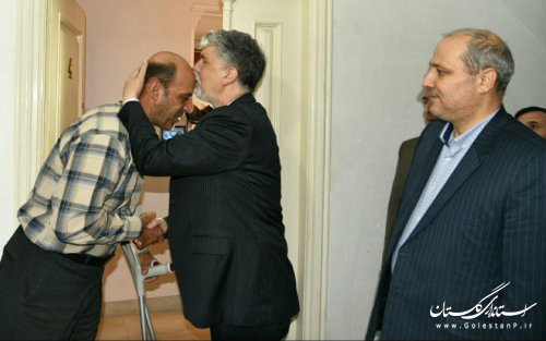 دیدار وزیر فرهنگ و ارشاد اسلامی و استاندار با یک هنرمند جانباز و یک پژوهشگر گلستانی
